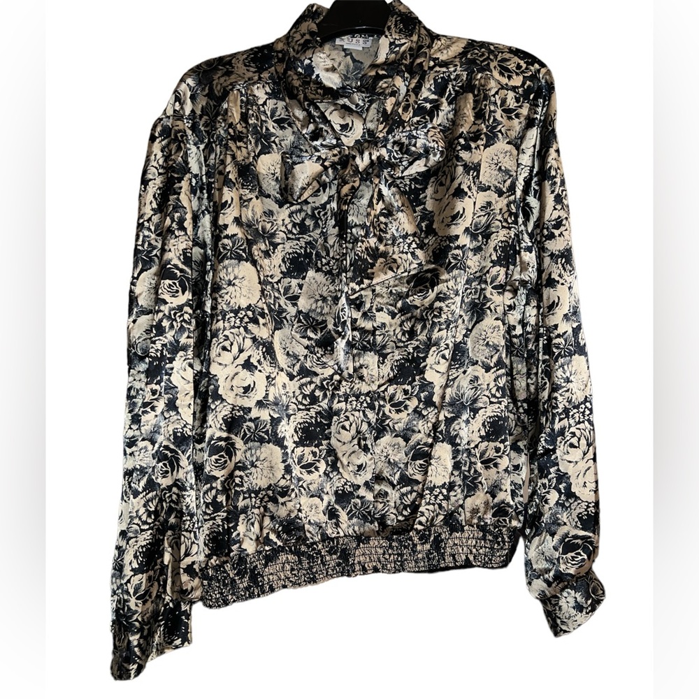 Women’s silky blouse A304AR1